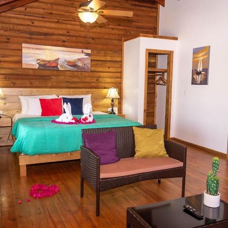 Hotel And Dive Center Roatan Yacht Club French Harbour Екстер'єр фото