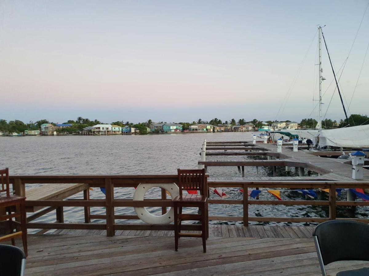 Hotel And Dive Center Roatan Yacht Club French Harbour Екстер'єр фото