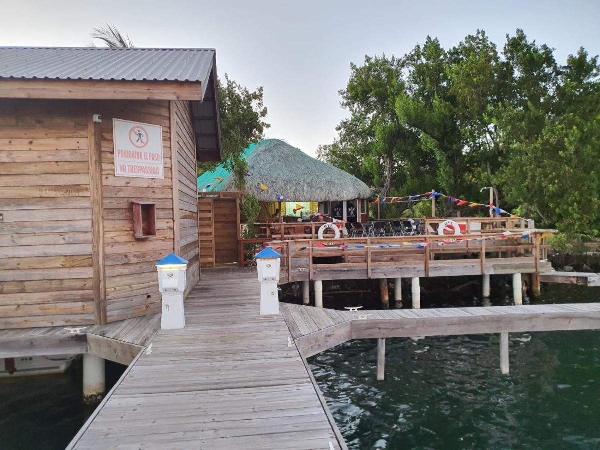 Hotel And Dive Center Roatan Yacht Club French Harbour Екстер'єр фото