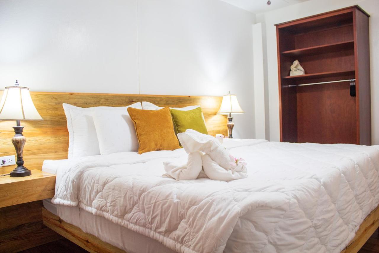 Hotel And Dive Center Roatan Yacht Club French Harbour Екстер'єр фото