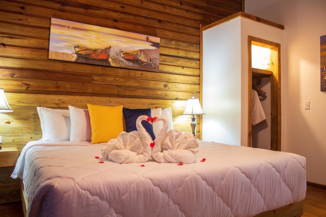 Hotel And Dive Center Roatan Yacht Club French Harbour Екстер'єр фото