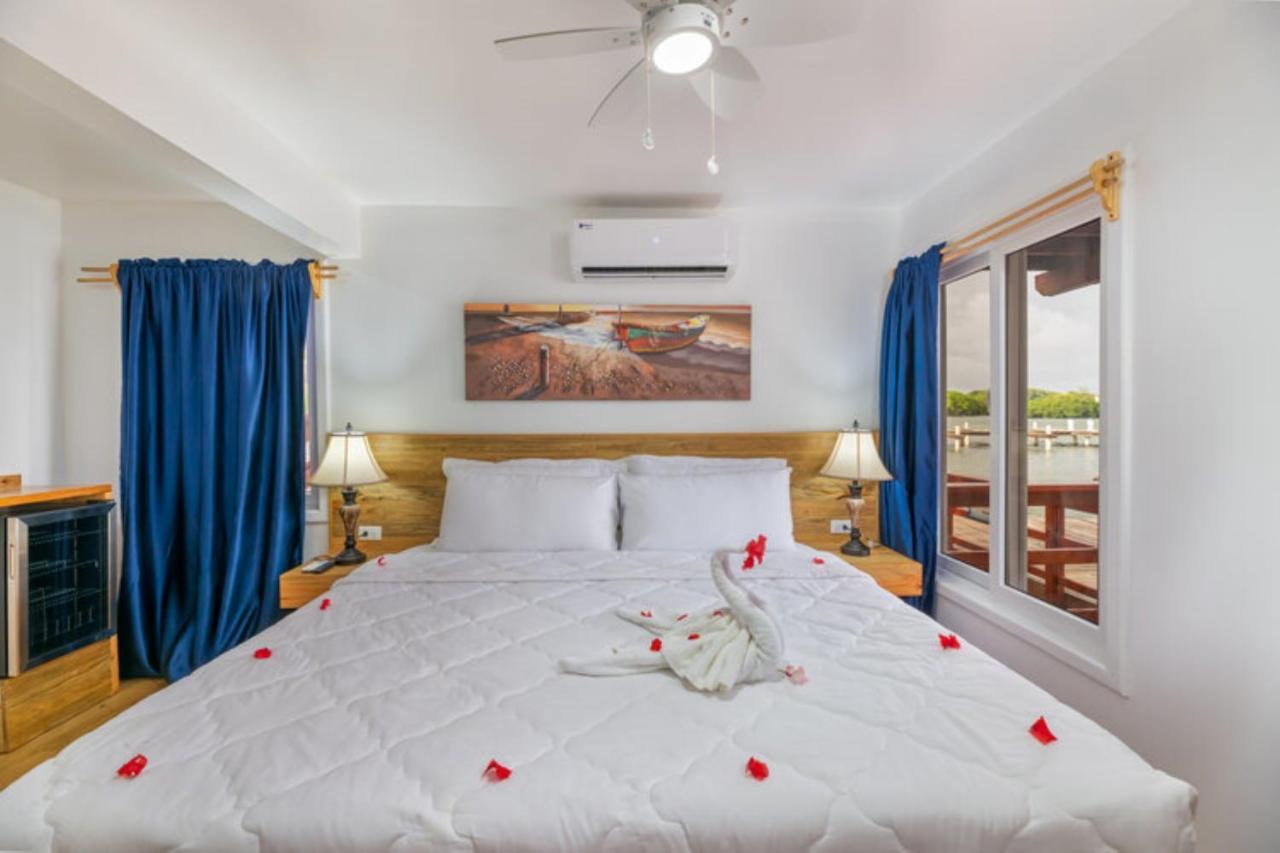 Hotel And Dive Center Roatan Yacht Club French Harbour Екстер'єр фото