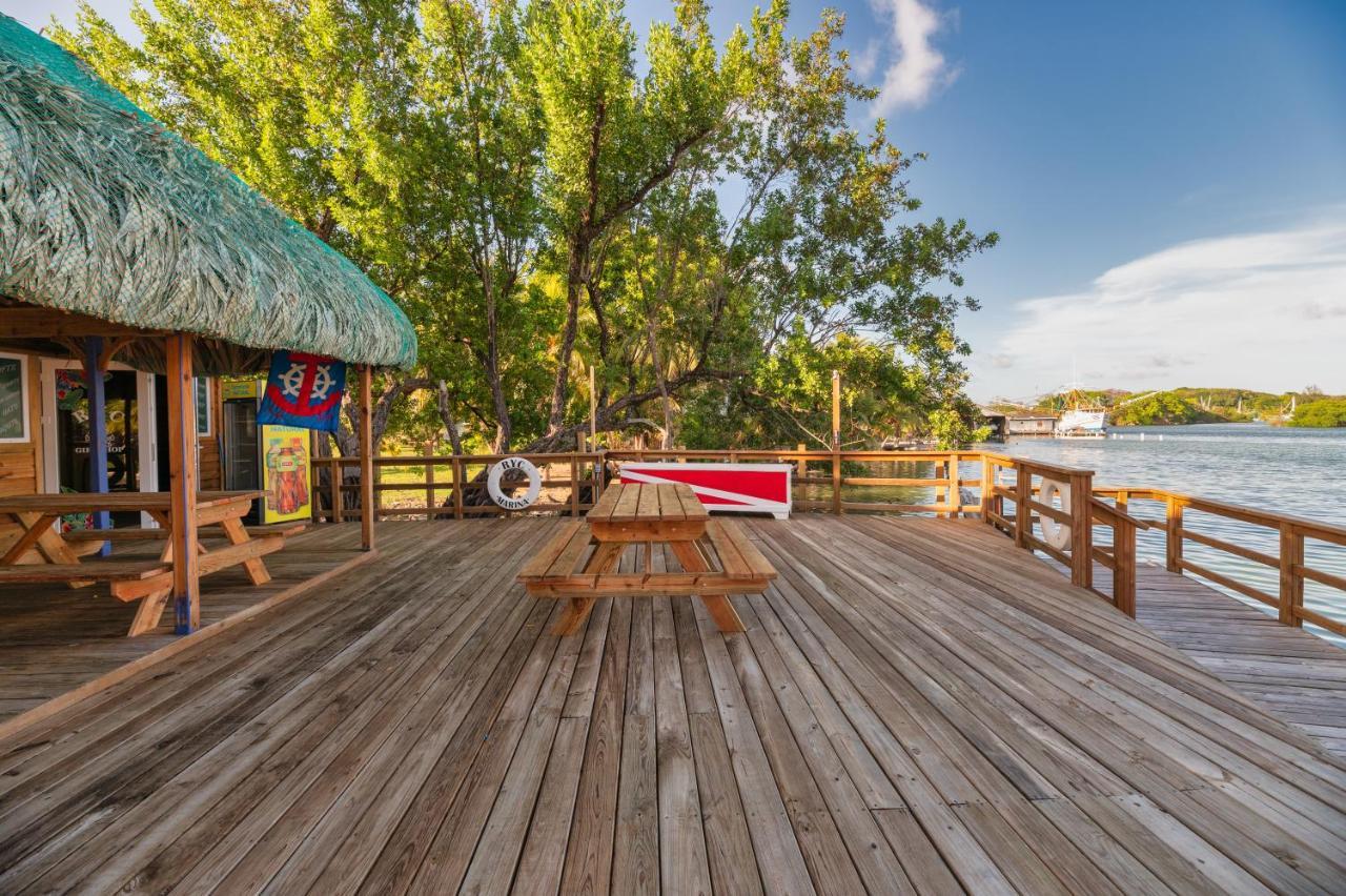 Hotel And Dive Center Roatan Yacht Club French Harbour Екстер'єр фото