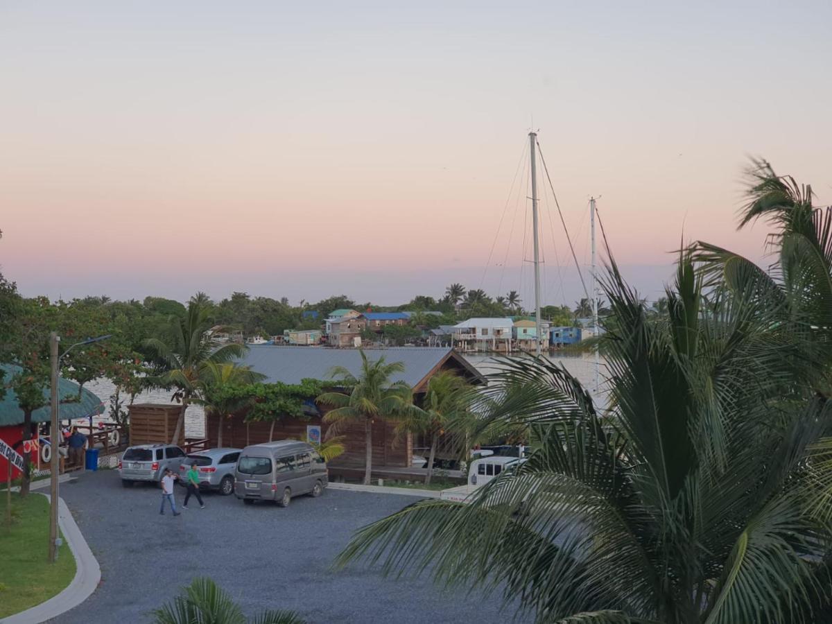 Hotel And Dive Center Roatan Yacht Club French Harbour Екстер'єр фото