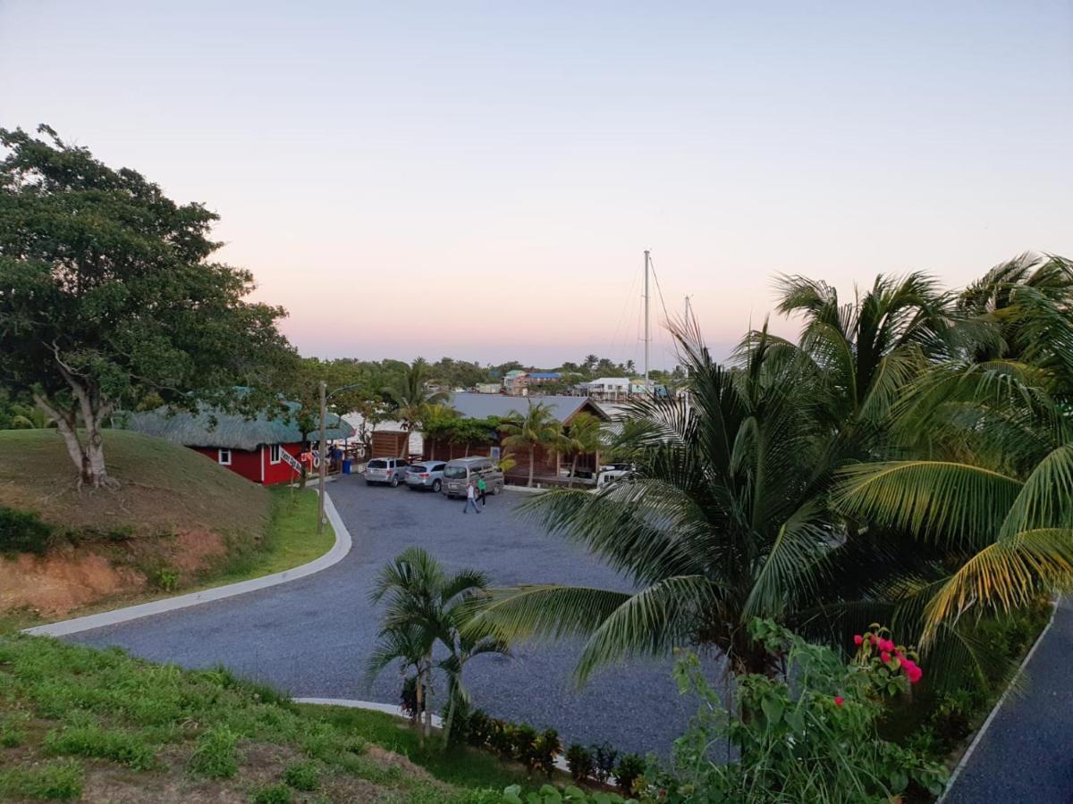 Hotel And Dive Center Roatan Yacht Club French Harbour Екстер'єр фото