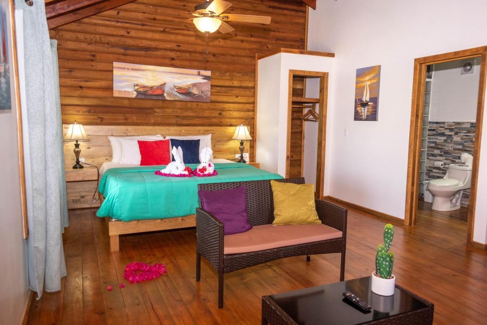 Hotel And Dive Center Roatan Yacht Club French Harbour Екстер'єр фото